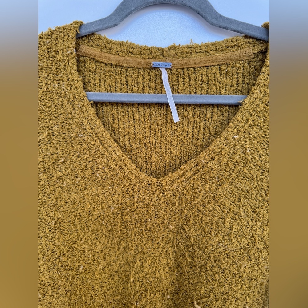 Free People Finders Keepers Moss V-neck Sweater
Size XS - Picture 5 of 9